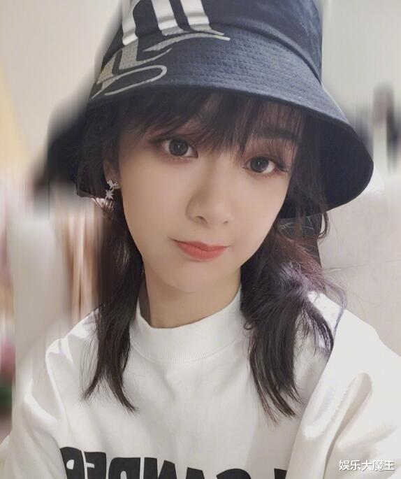 杨紫|杨紫宣传八佰文案翻车，忘删“文案”二字惹吐槽，吴磊黄景瑜也曾犯类似错误