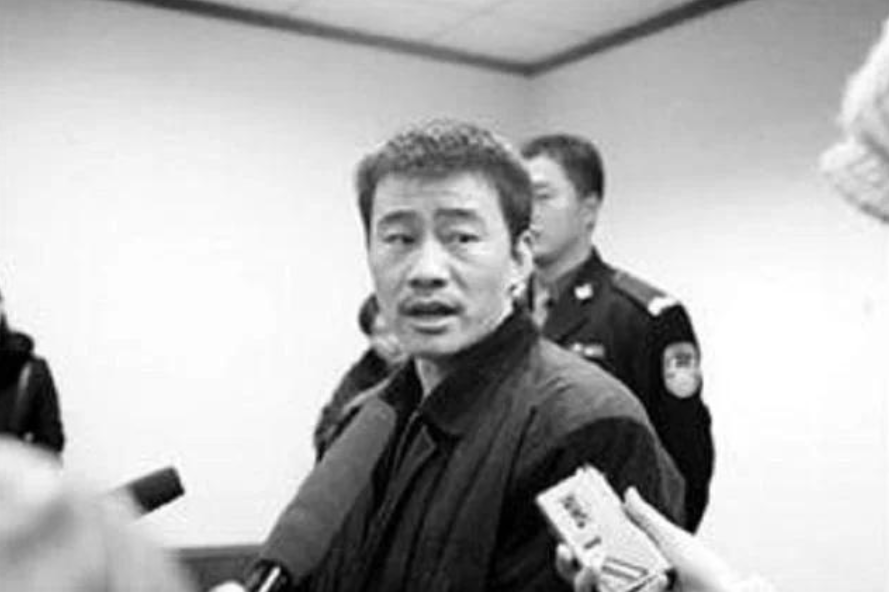 颜夕趣史|他15岁开始捡废品，30岁攒下千万资产，靠假证娶3老婆生6子