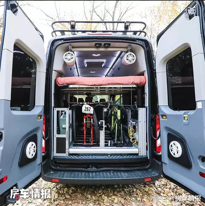 房车|新款福特全顺见过吗？3.5L动力+10AT，车内模块化设计自由选配