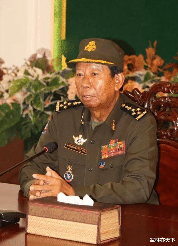 柬埔寨國防部長狄班，上將軍銜，親王爵位，為國傢立下無數功勛-圖3