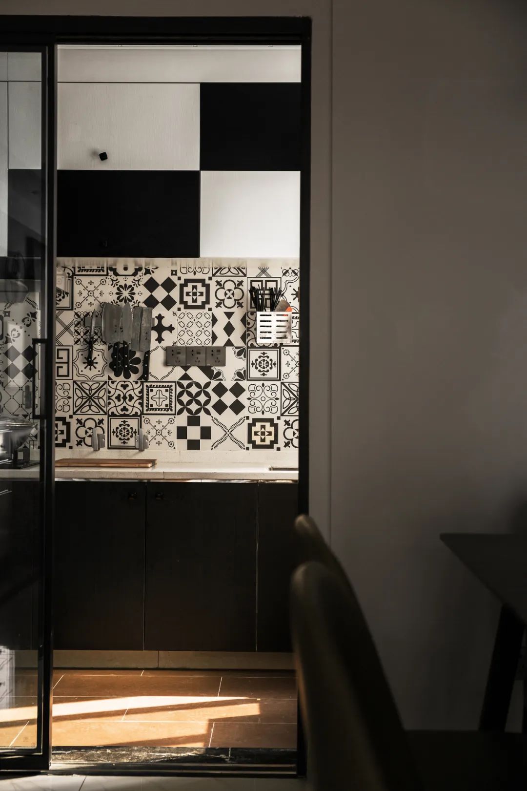 ▲114㎡现代极简风，精致的高级灰，营造出硬朗的舒适