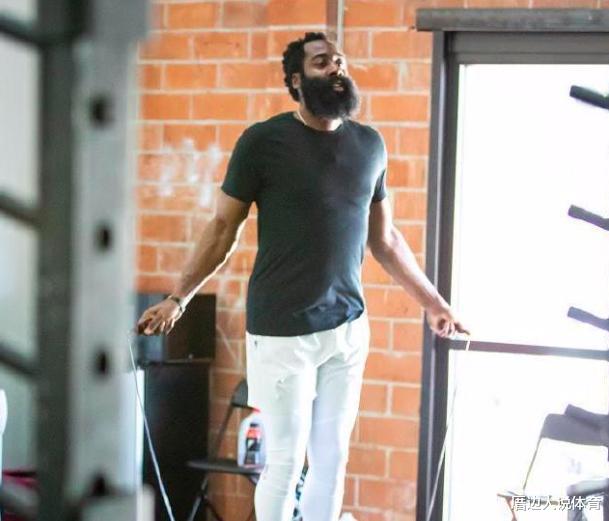 詹姆斯·哈登▲狗血!曝NBA两球星争女友:联盟第一帅杠上2.28亿前MVP,哈登怒了