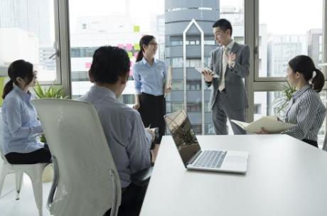 「道德绑架」没有大公司的福利待遇，却又大公司的通病，有些公司就是作死