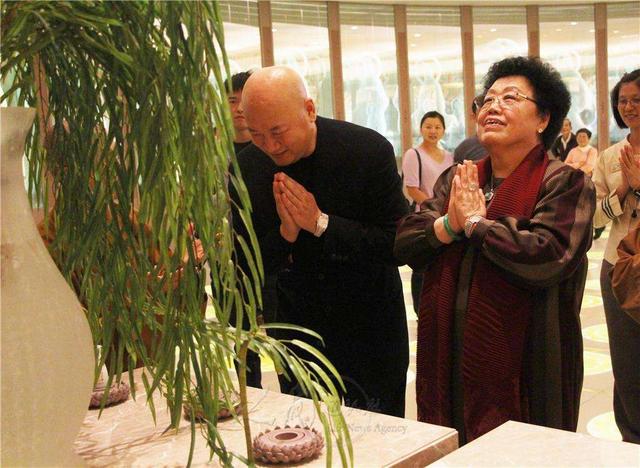 溥仪|陈丽华和溥仪是什么关系？为何她能住颐和园？慈禧又是她什么人？