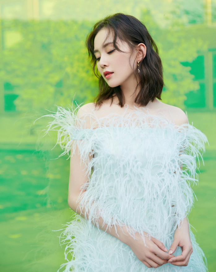 程潇|晚会还未开始，程潇先美上热搜，“白天鹅”造型贼漂亮啦