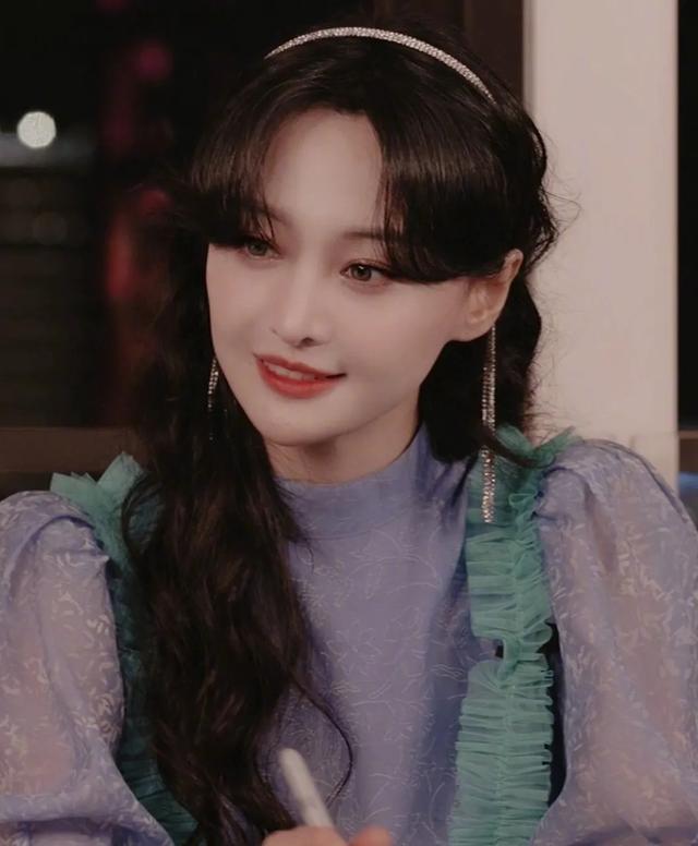 郑爽|郑爽直播发飙遭商家爆料：一个坑位赚近20万，怒斥其无职业操守