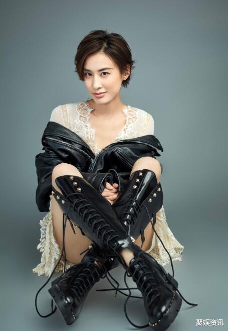 李赛凤▲被周星驰封杀的两位女星，前者乖乖退圈，后者让周星驰损失近千万