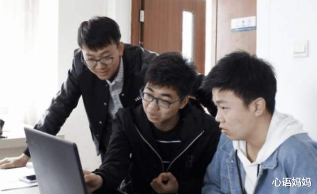 大学|大一新生竞选班干部,这3个职位不要错过,能够享受到特殊待遇