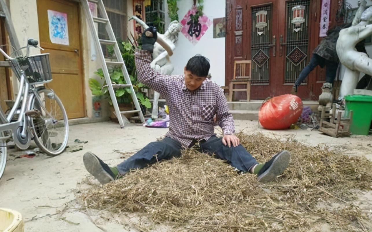 朱之文|朱之文夫妇亲自为儿媳做摊饼，环境脏乱差，陈亚男脸上表情复杂