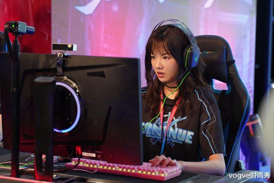 破产|《穿越火线》苏佳意：史上最废服装女配，如果剧组破产就是因为她