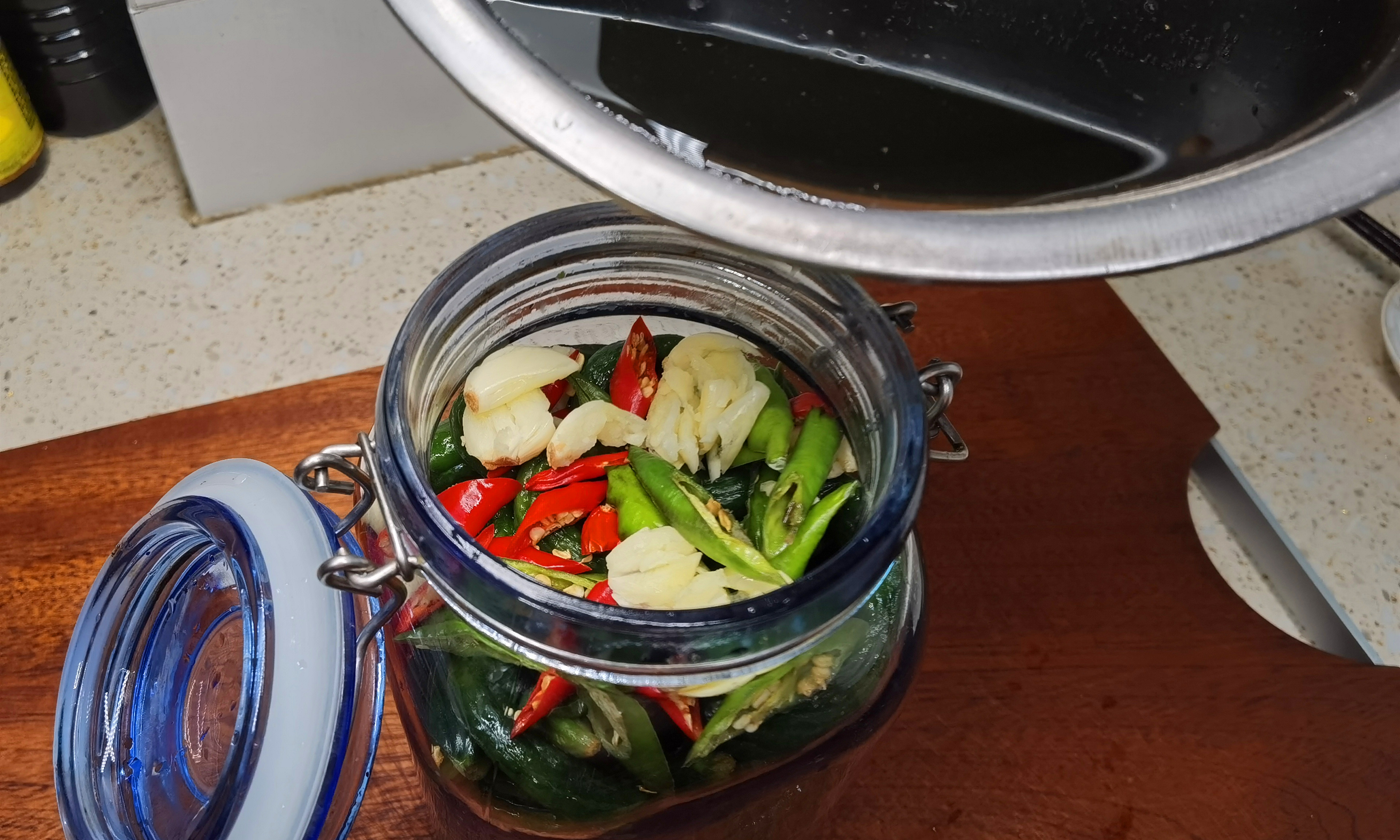 黄瓜|三伏天，遇到此菜别手软，一次性买10斤存起来，随吃随取，特省事