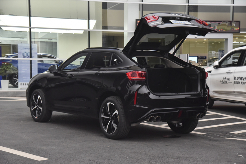 【轿跑】60万气场才19万！30岁开它有面子，轿跑定位带V8声浪，买不起卡宴选它