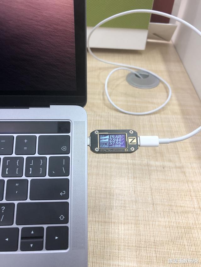 充电器|新iPhone没有充电头了，旧的还能接着用吗？实测告诉你答案