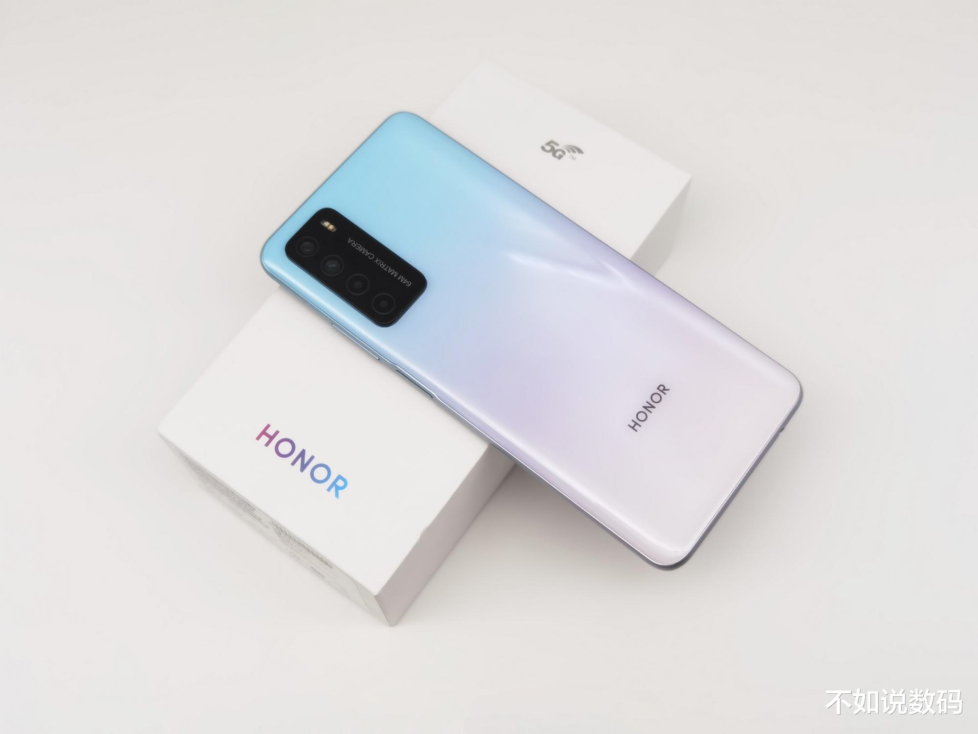 华为荣耀|配置超高的三款华为千元机，性能非常强大，被誉为“千元机皇”。