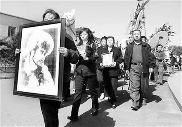 [杨子荣]活捉座山雕16天后，杨子荣牺牲了，到底是因为自信还是意外？