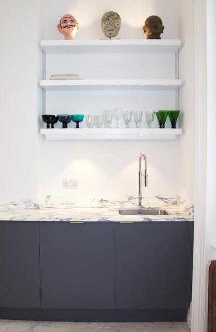 |外国点子就是多，燃气灶前内凹20公分做壁龛，再多东西也放得下