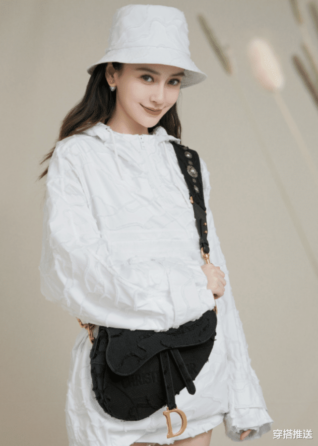 Angelababy：杨颖换发型后气质变太多，穿紫色针织衫配阔腿裤，风格逐渐网红化