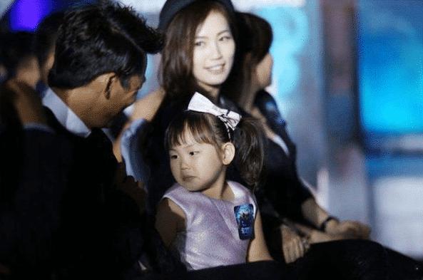 王宝强|王宝强离婚4年，跟前妻一人带一娃，如今兄妹俩人差距明显