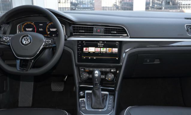 [大众汽车]大众“小CC”都10万多了，还不香？曾14.2万起，现顶配才16万