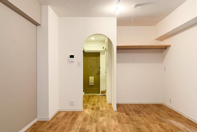 |日本一套21㎡房租了10年，没有卧室客厅地板当床，空无一物像新房