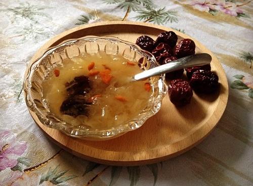 【银耳】这些食物不能“二次加热”，最后一种多数人都不在意，寄生虫成堆