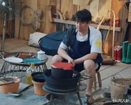 黄磊■《向往》黄磊做饭翻车了！当红男星一整天都没吃饭，只靠喝水充饥