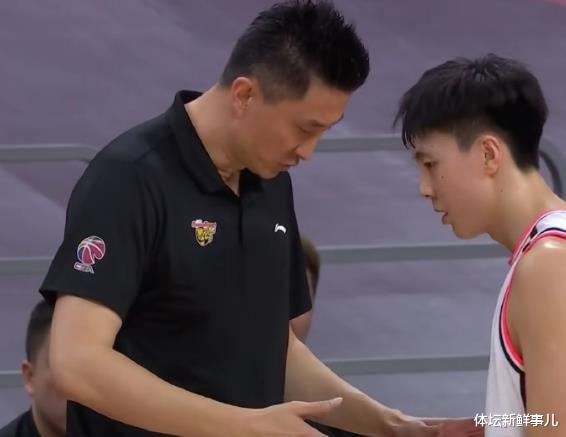 #斯蒂芬·马布里#耻辱惨败之后，马布里送了易建联17个字，听听苏群 杨毅 王猛怎么说