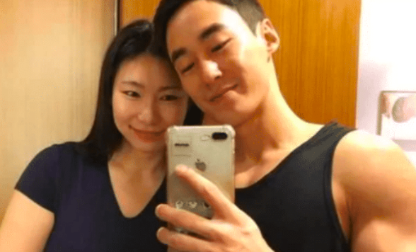 米娜：25岁小鲜肉迎娶42岁韩国网红，看到女方颜值，网友：这波赚大了