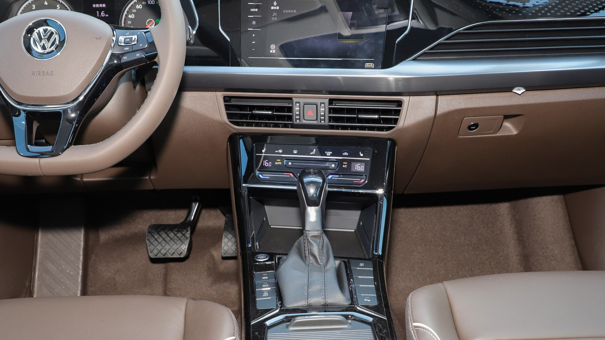 红旗h5|预算18万喜提红旗H5，30天后换开朋友的帕萨特，车主：意料之外！