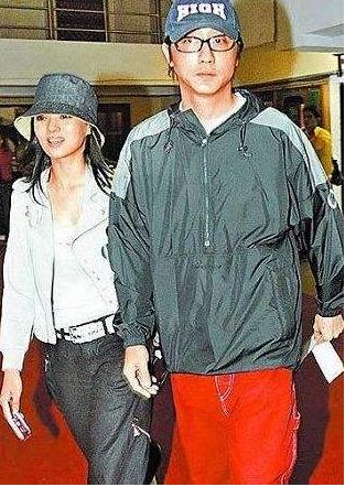 伊能静■伊能静18岁儿子做美甲戴戒指身材妖娆，网友：多大仇，养成这样？