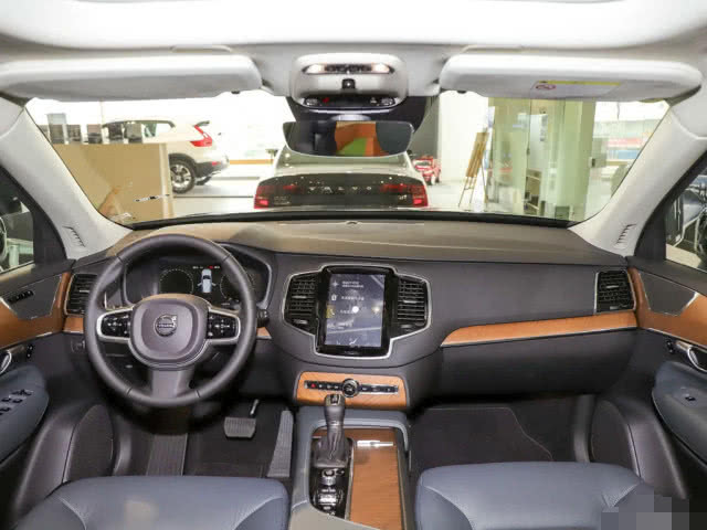 豪车@最被低估的豪车，降14万都没人买，买奥迪A6不如选它