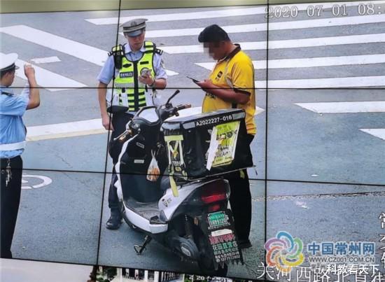 「电动自行车」常州开出首例骑电动自行车不戴头盔罚单