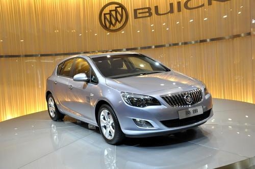 英朗|十万左右,有什么比较好点的合资、省油、空间大点的车吗?