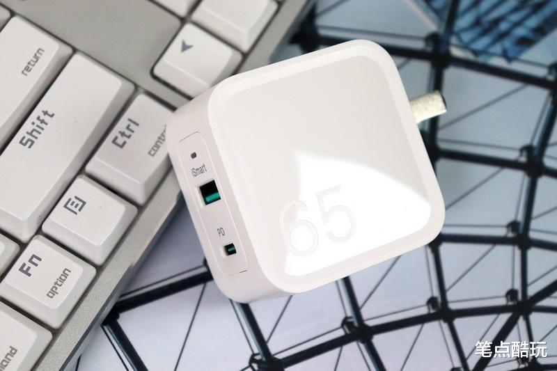 小米科技|65W快充头还用单口？睿能宝新推氮化镓1A1C，小巧倍速