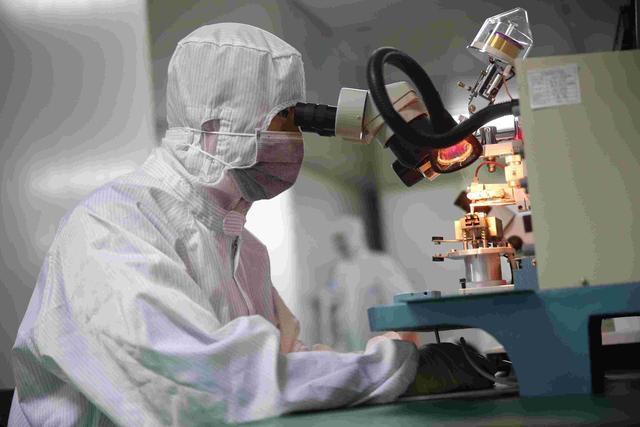 比尔·盖茨|潘多拉魔盒被打开！中国未来将不止突破光刻机，比尔盖茨是明白人