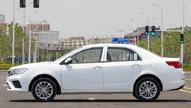 吉利远景|“价格屠夫”跌至3.99万，一公里3毛钱，6个月狂甩2.5万辆，漂亮