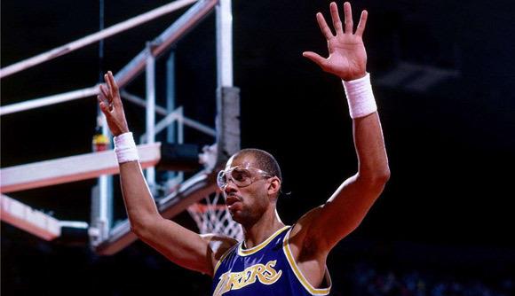 「蔡恩·威廉森」诚实！锡安评历史最佳首发五虎，詹姆斯区别对待，4号位非邓肯