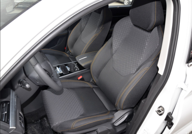 「动力」6万多就配旋钮换挡，内置12寸彩色屏，搭载1.5T 163马，不香？