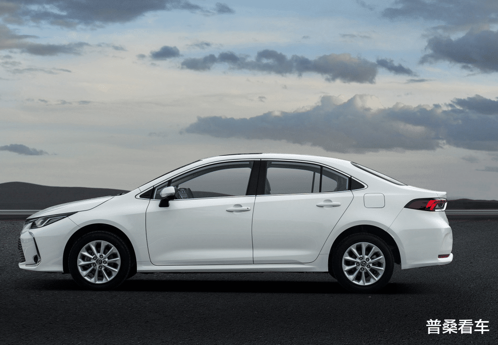 【丰田卡罗拉】全球公认的“家用王”！廉价入华配8气囊+4L油，已征服4700万车主