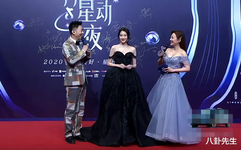 戚薇|星动夜超高清镜头暴露明星真容：宋茜圆润，戚薇脸僵，张萌妆感重