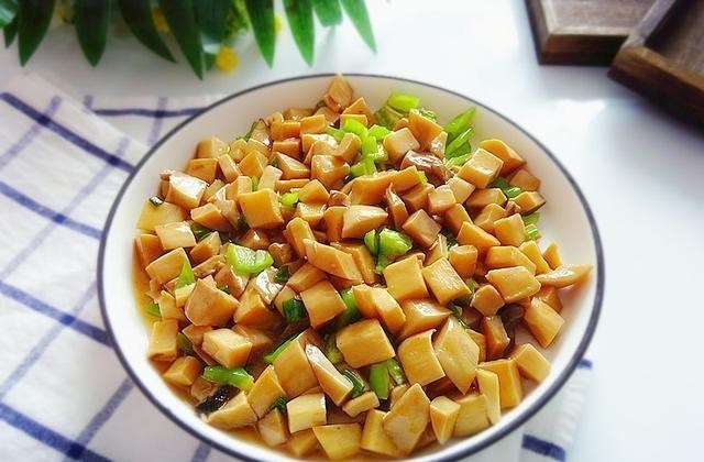 「杏鲍菇」晚饭我用它代餐,一个月下来,腰身细了,赘肉没了,好吃又顶饱