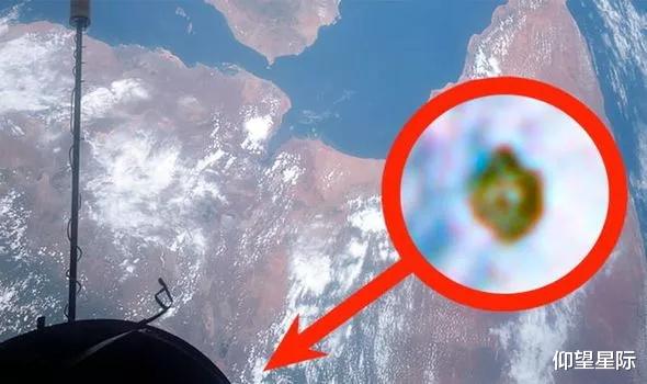 『UFO』UFO的100%的证据？54年前的太空照片显示“异常物体”，引发争议