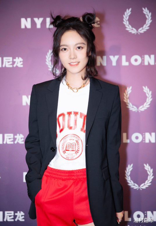 赵今麦：17岁的赵今麦真敢穿！把运动裤剪成10CM，意外成女嘉宾中腿最长的
