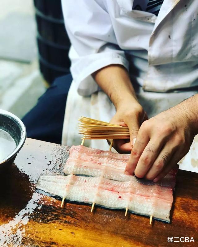 鳗鱼饭|在日本，一流的鳗鱼饭是什么样的？