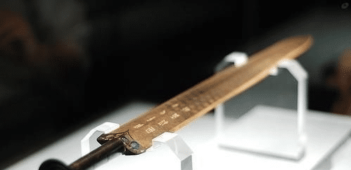 #考古#将“越王勾践剑”放在X光下照射，专家见到结果后连呼：这不可能