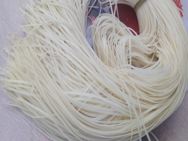 『螺蛳粉』学生“抵挡不住”的4种粉，螺蛳粉光荣上榜，最后一种校长不让买