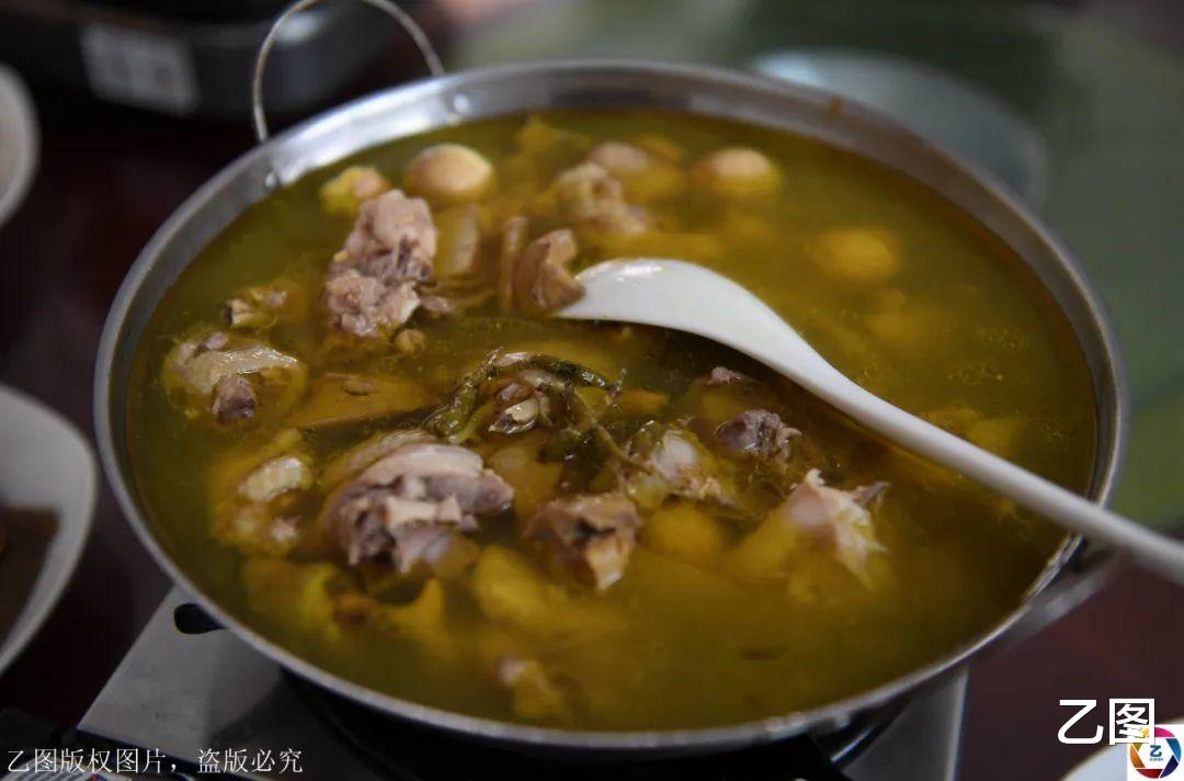 「套路贷」480元一克的“仙草”，山里村民用它烧菜吃，网友惊叹太奢侈