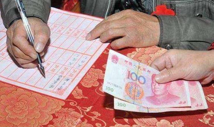 |员工参加老板8千一桌豪华婚礼，每人随礼200，隔天上班后没想到
