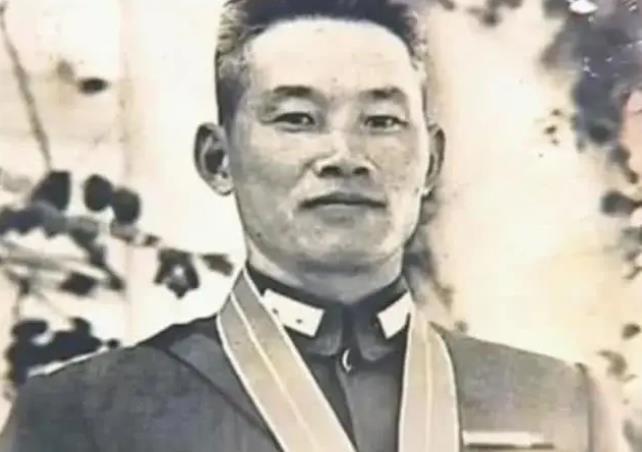 #孙立人#一代战神被“软禁”33年，妻子不孕要求他纳妾，结果生下4个科学家