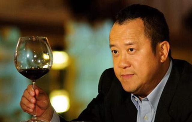 「曾志伟」曾志伟的两任妻子,一个同居14年未婚生2子,一个苦恋5年生2女